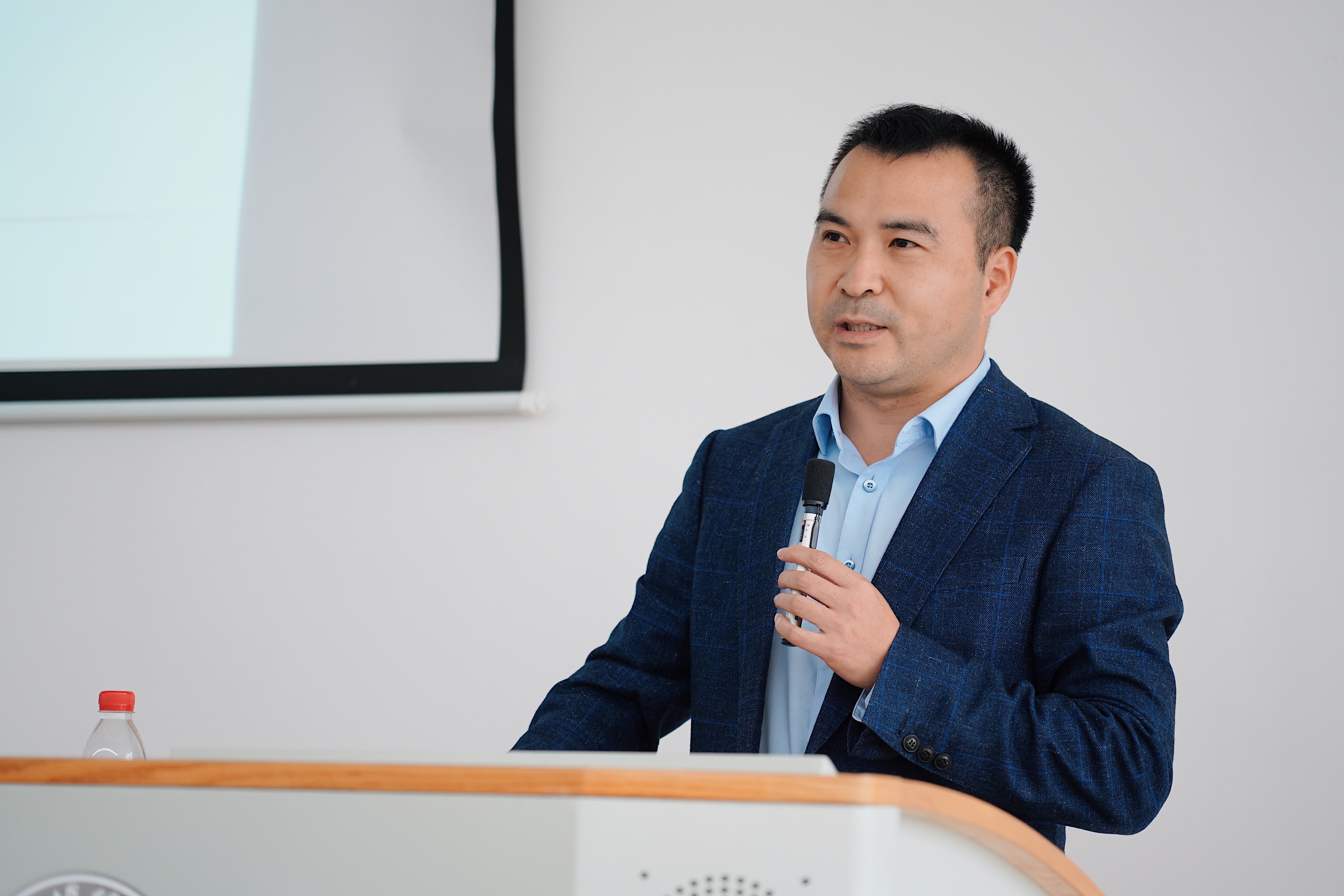 宁波市社科院(联)副院长,副主席童明荣到我校作