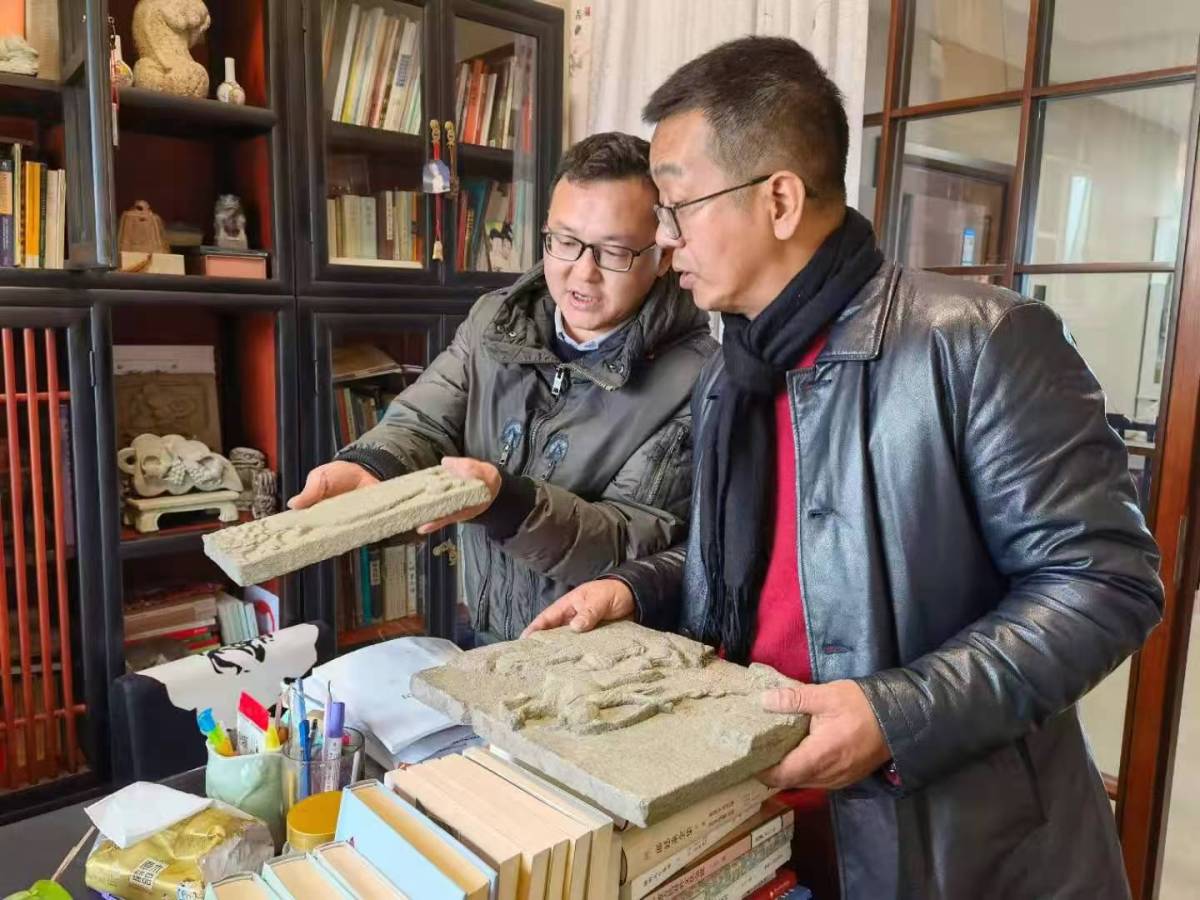 蔡亮教授与学者探讨宁波石刻文化.jpg