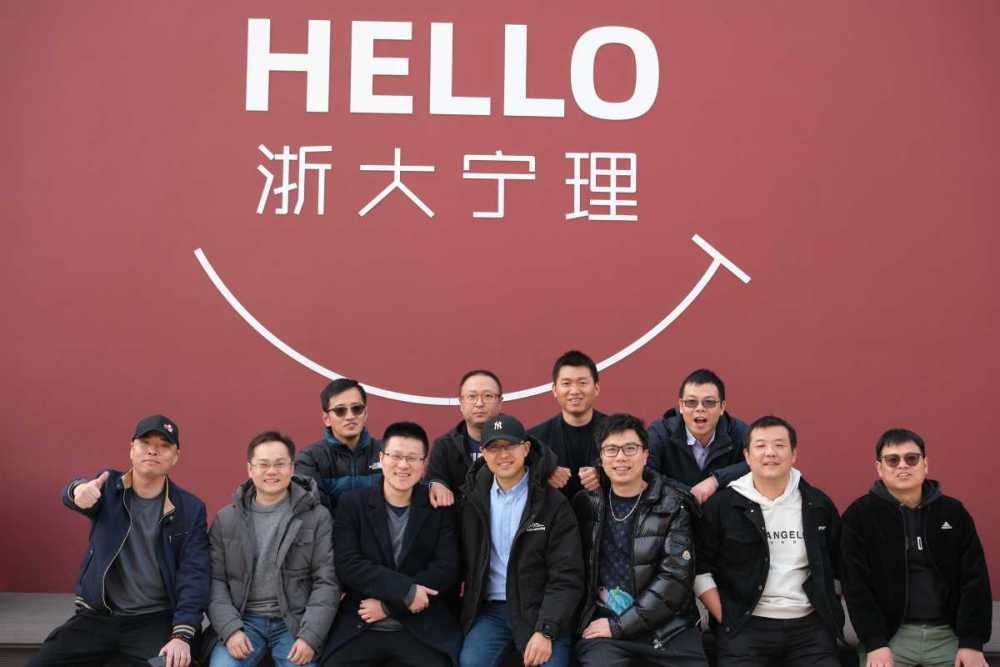 徐金宝2023年于浙大宁波理工学院(下排中间).jpg